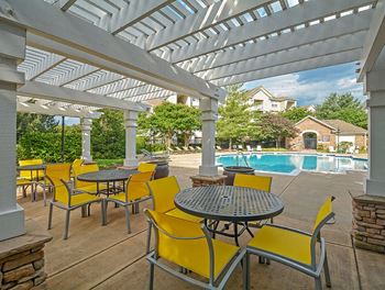 Poolside Lounge
